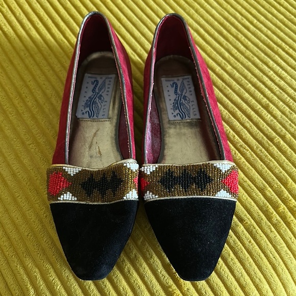Perry Ellis Vintage Black and Red Beaded Loafers EUC - Picture 4 of 4